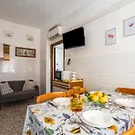 Guesthost - Casa Bina * La Spezia