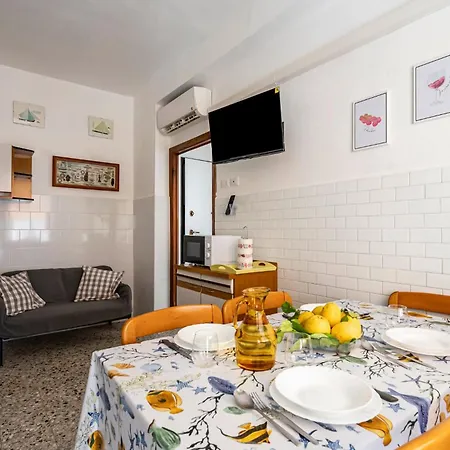 Guesthost - Casa Bina * Специя