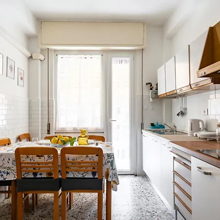 Guesthost - Casa Bina Специя