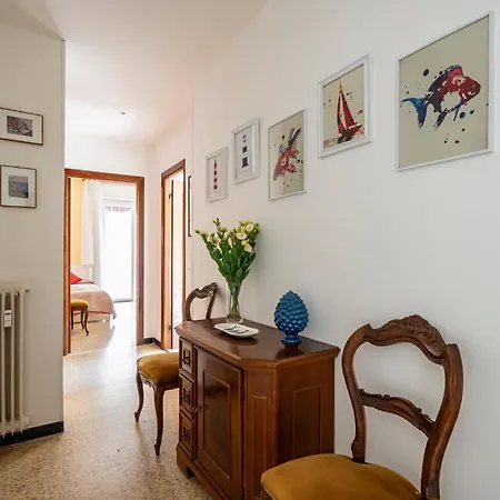 Guesthost - Casa Bina Apartment La Spezia